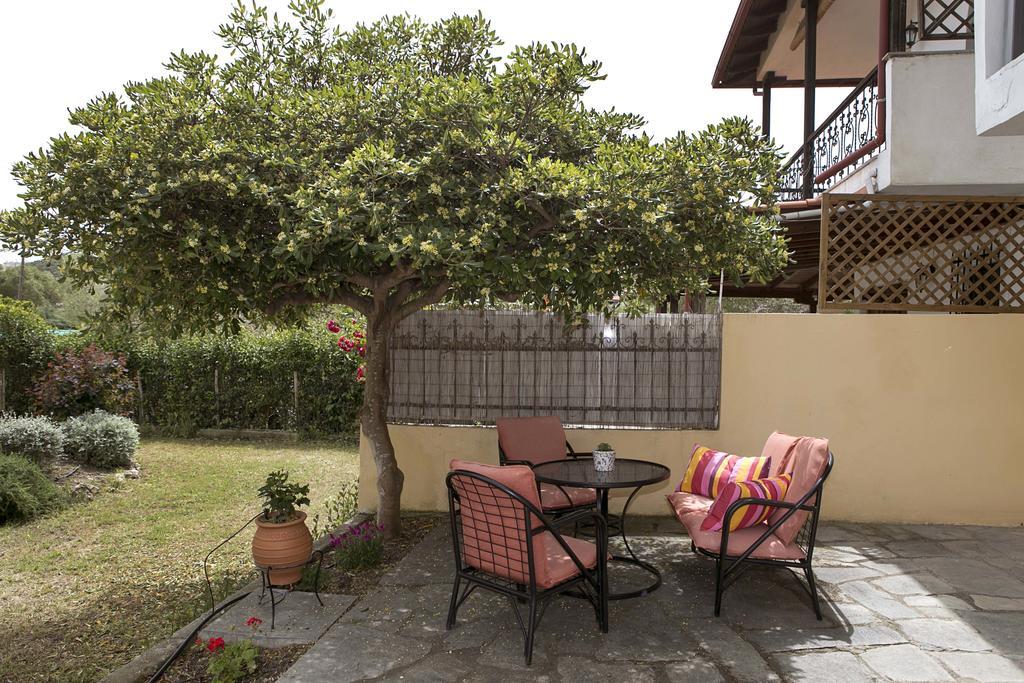 Neria Summer Houses Hanioti Exterior photo
